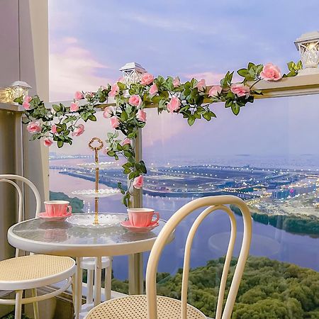 Gold Coast Pik Apartments By Host Jess ジャカルタ エクステリア 写真