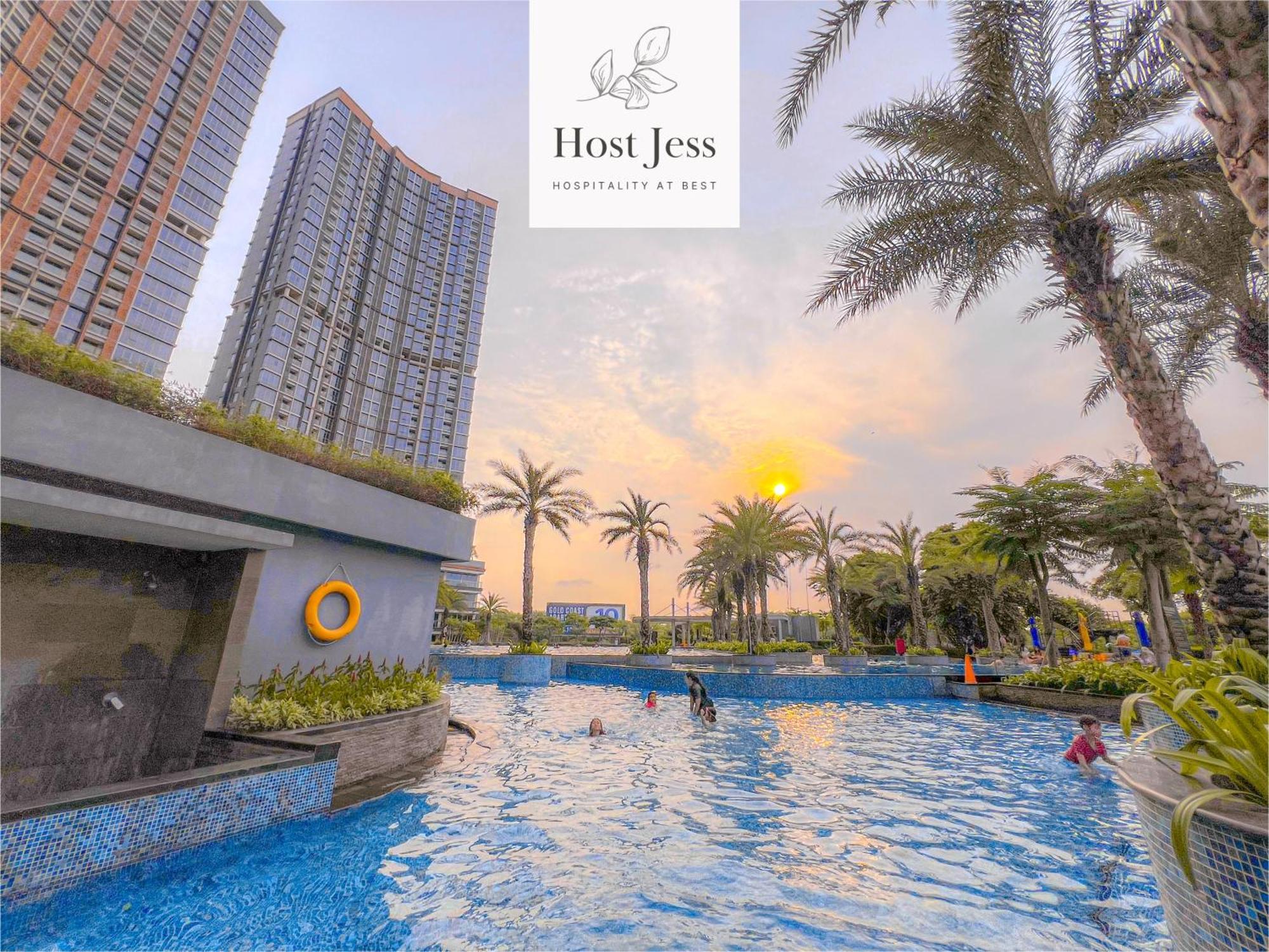 Gold Coast Pik Apartments By Host Jess ジャカルタ エクステリア 写真