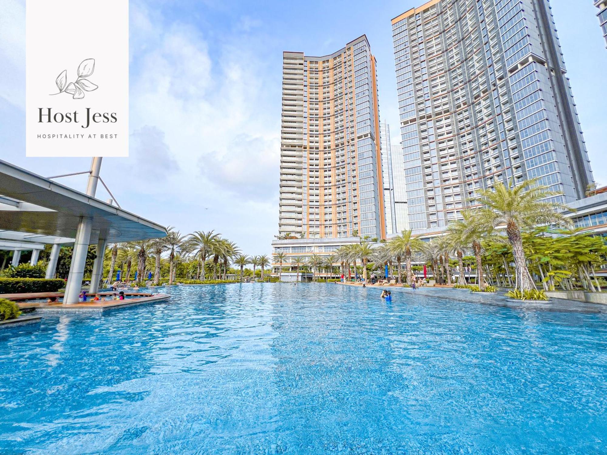 Gold Coast Pik Apartments By Host Jess ジャカルタ エクステリア 写真